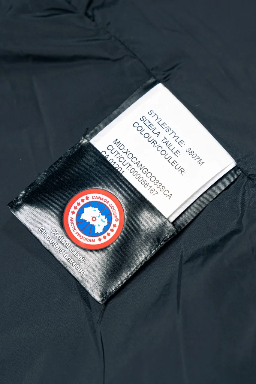 P820 official website synchronizes the top Canada Goose CANADA. GOOSE 42 models ❣️❣️❣️ The new expedition goose limited edition comes from the top domestic development team. It is currently the highest version on the market and in the country (there is no one). You can compare it at will. The top version exclusively for purchase must be high-quality. If there is a better product than mine, the clothes will be given to you. Analysis of the new expedition limited edition: (Trademark): For the chest LOGO, we use exclusively custom-dyed embroidery thread. The imported Behringer embroidery machine truly achieves 100% reproduction and is guaranteed to be completely consistent with ZP. The embroidery thread has zero color difference, the maple leaves are full and clear, and the details are perfect. Different from the crooked and fuzzy embroidery on the market, I honestly don’t know what kind of machine can embroider like this! A fake look! (We can guarantee that no one of our peers is more attentive and professional than us!) (Fabric): The new expedition model is made of exclusive high-end fabrics, abandoning the old expedition 21-count all-round fabric! The front piece is made of 18-count glue, and the back piece (sleeves) is made of a unique combination of pongee wool plaid, which restores the taste that ZP should have. It ensures the comfort and fit of the upper body while ensuring the 5-level cold protection index. It achieves the comfort of the fabric covering the mouth and the 5-level cold protection index of the old Expedition. The difference between market products can be seen at a glance. Cheap fabrics can be used to make sexy underwear, but forget about making down jackets! I really can’t do it without buying the original version and dismantling it! (Accessories): Spend a lot of money to develop private model customization, no matter the cost, as long as every detail is perfect! The original 1:1 mine buckle, the thorns on each buckle are very obvious! It took me 2 months to find the imported cuff ribbing. It is comfortable, warm and feels great! The original one-to-one molded landmine buckle/comma buckle/zipper embryo/four-button buckle/, washed label/dyed cuff thread/are all made with great care! It’s so different from the summer sock-like cuffs on the market that I can’t stand it! What is this! Different from the cheap male models used in the market! It looks too cheap, no contrast means no harm! Size: S-XXL